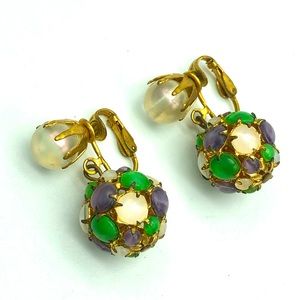 Suffragette earrings! So cool! 💚🤍💜